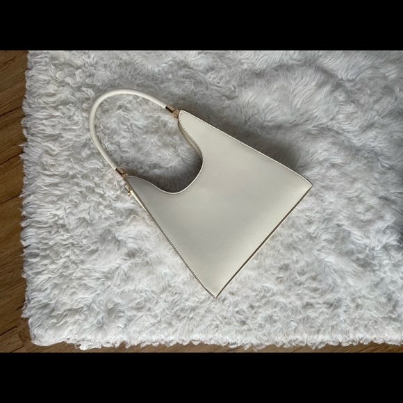 🚨SOLD🚨A New Day white faux leather structured purse - Picture 4 of 4